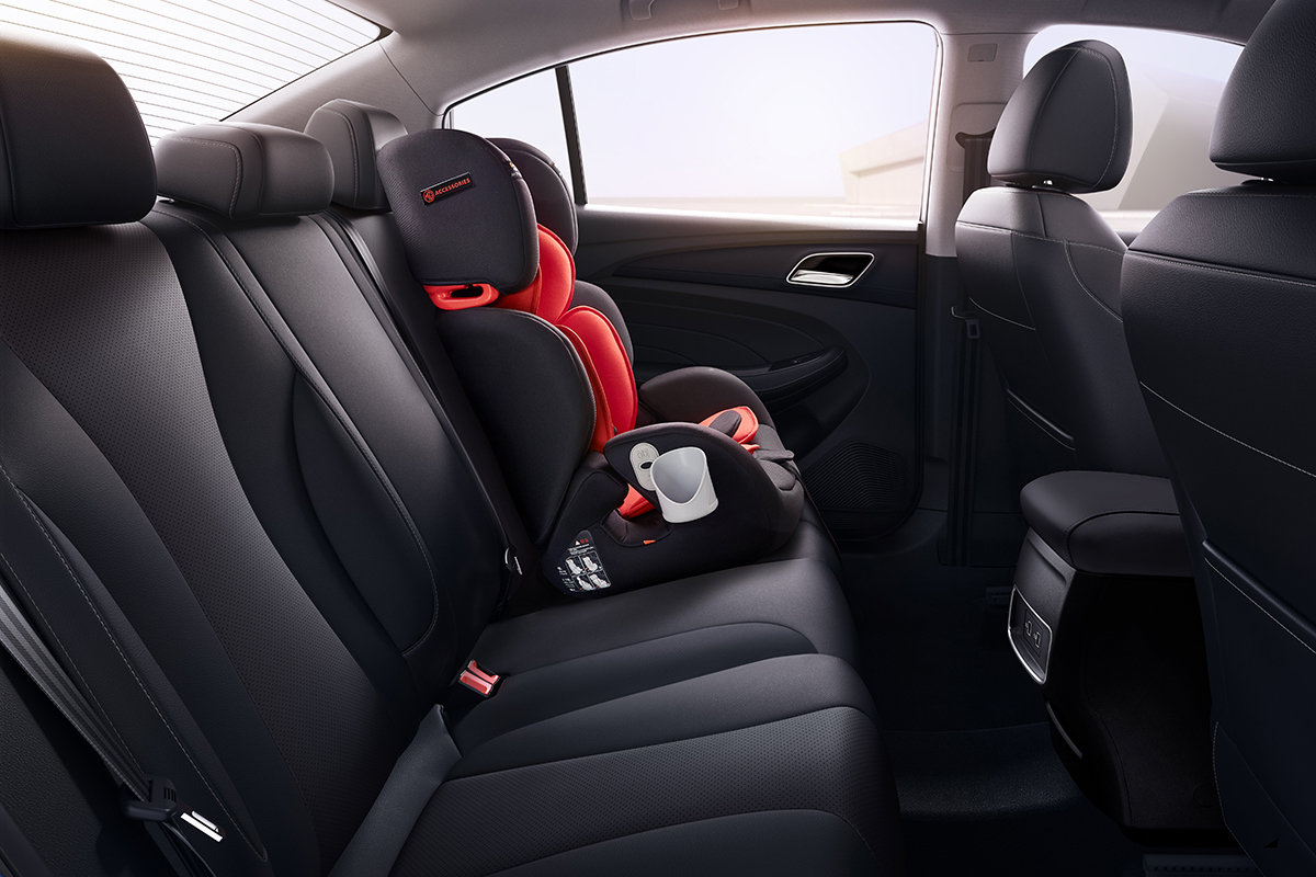 MG5_SA_1.5L CVT DEL_Black Interior_Rear Seats with Child Lock & ISOFIX