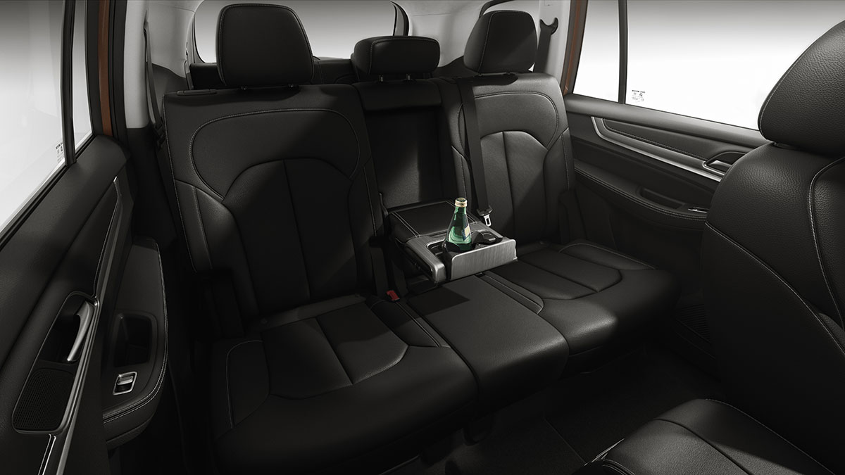 RX8_SA_6AT-4WD-LUX_Black-Interior_Rear-seat